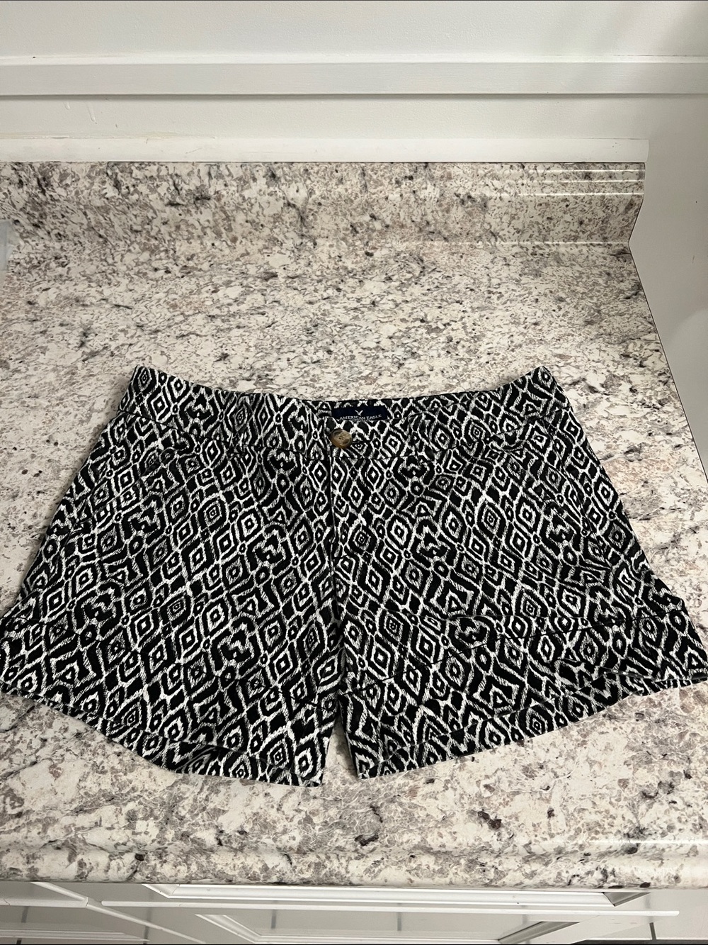 American Eagle Outfitters Black and White Geometric Women’s Shorts